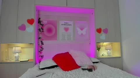  S O P H I A  online show from February 24, 12:03 pm