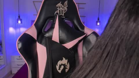 Sophie Hill  online show from October 28, 7:52 pm