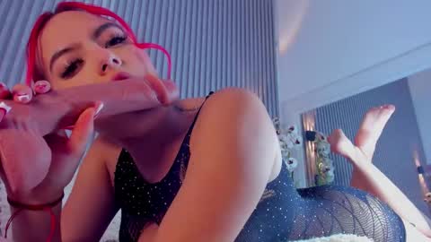 sophicollins online show from December 17, 11:25 am