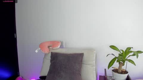 Snapshot of sophie_001 chatting on January 13, 8:15 pm  Sophie  online show from January 13, 8:15 pm