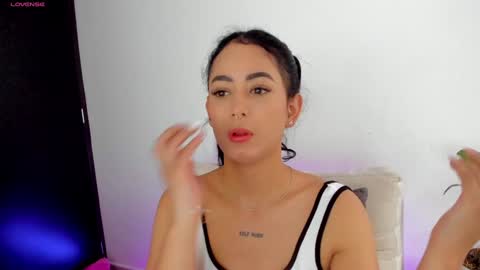 Snapshot of sophie_001 chatting on January 8, 6:52 pm  Sophie  online show from January 8, 6:52 pm