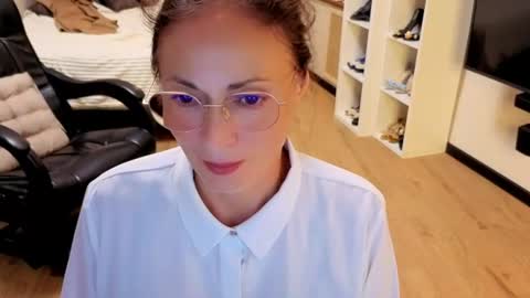 Sophie online show from June 24, 4:50 pm