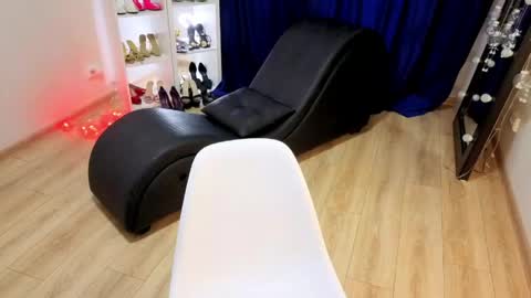 Sophie online show from April 13, 11:55 am