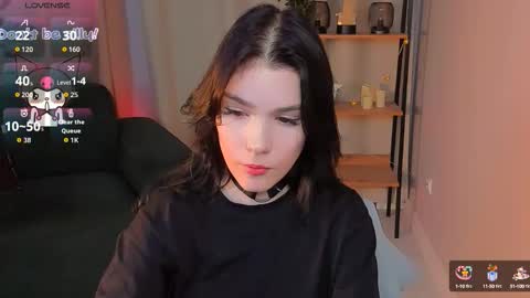 sophie_nomenal_ online show from October 14, 1:57 pm