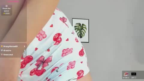 sophie_w1 online show from October 2, 12:43 pm