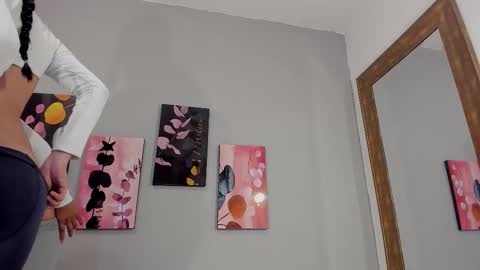 sophie_w1 online show from December 4, 12:40 pm