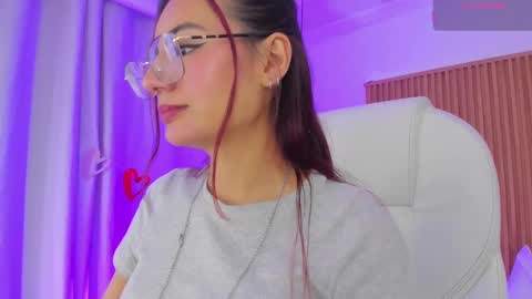 Snapshot of sophiecherry_ chatting on March 11, 6:19 am   Sophie  IG sophiecherry es   online show from March 11, 6:19 am