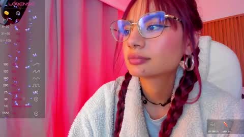 Snapshot of sophiecherry_ chatting on October 3, 1:43 am   Sophie  IG sophiecherry es   online show from October 3, 1:43 am