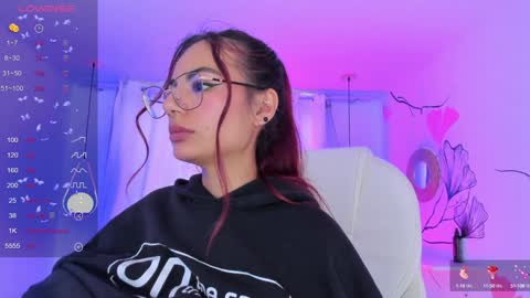 Snapshot of sophiecherry_ chatting on December 16, 9:52 pm   Sophie  IG sophiecherry es   online show from December 16, 9:52 pm