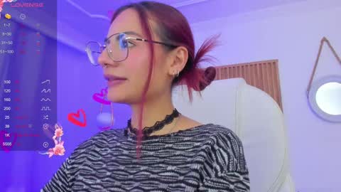 Snapshot of sophiecherry_ chatting on March 1, 5:20 am   Sophie  IG sophiecherry es   online show from March 1, 5:20 am