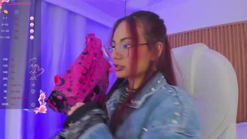 Snapshot of sophiecherry_ chatting on February 17, 4:31 am   Sophie  IG sophiecherry es   online show from February 17, 4:31 am