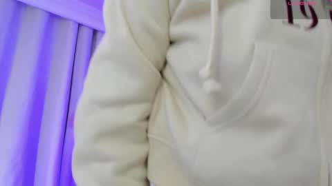 Snapshot of sophiecherry_ chatting on March 7, 5:51 am   Sophie  IG sophiecherry es   online show from March 7, 5:51 am