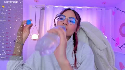 Snapshot of sophiecherry_ chatting on December 9, 8:33 pm   Sophie  IG sophiecherry es   online show from December 9, 8:33 pm