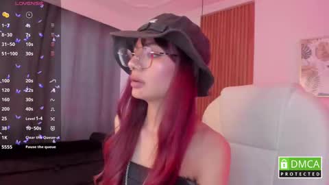 Snapshot of sophiecherry_ chatting on October 4, 10:03 pm   Sophie  IG sophiecherry es   online show from October 4, 10:03 pm