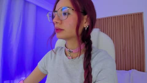 Snapshot of sophiecherry_ chatting on February 3, 7:29 am   Sophie  IG sophiecherry es   online show from February 3, 7:29 am