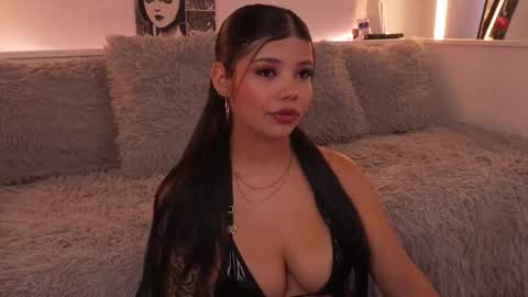 Sophiee  online show from February 2, 5:45 pm