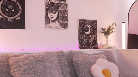 Sophiee  online show from September 19, 7:35 pm