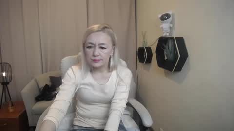 sophiekittyy online show from April 25, 6:27 am