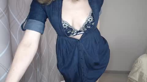 Sophiemisss online show from March 3, 9:37 am