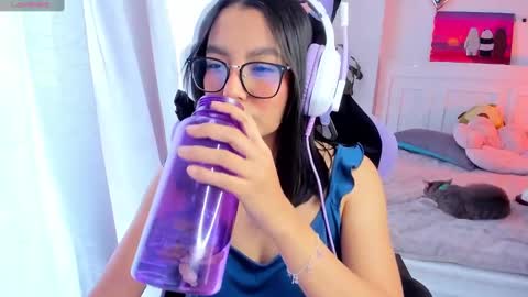 Lili online show from February 5, 8:14 pm