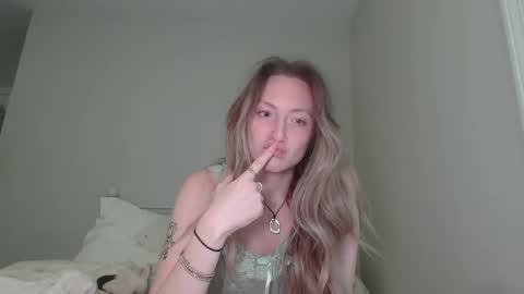 Snapshot of sp8cebunni99 chatting on October 1, 10:04 pm Margo online show from October 1, 10:04 pm