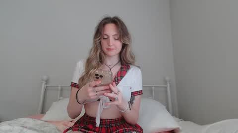 Snapshot of sp8cebunni99 chatting on September 19, 6:29 pm Margo online show from September 19, 6:29 pm