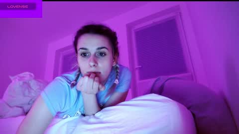 Snapshot of spacegirl42o chatting on January 28, 1:29 am Spacegirl online show from January 28, 1:29 am