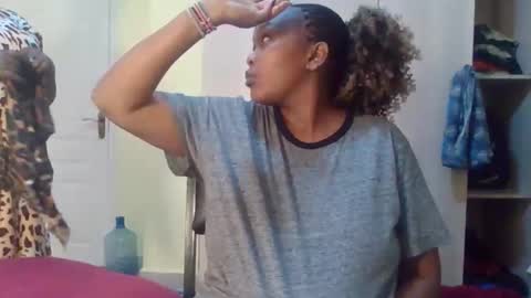 Snapshot of spicy_vibezz chatting on October 21, 5:39 pm spicy_vibezz online show from October 21, 5:39 pm