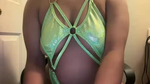 Snapshot of squirtingcutie chatting on October 12, 4:42 pm Alexis online show from October 12, 4:42 pm
