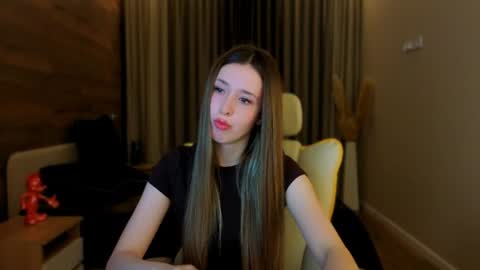Chloe online show from July 11, 7:36 pm