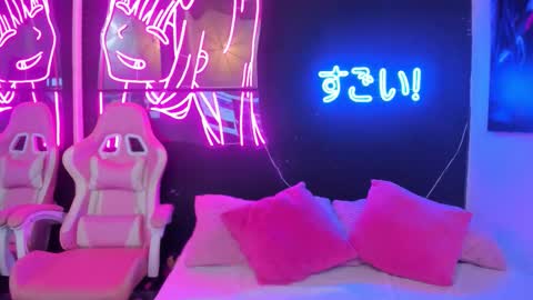 staarlightt online show from February 8, 10:12 pm