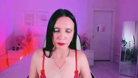 Snapshot of steaflers_mom chatting on October 22, 9:14 am Avanessa May Follow mommy online show from October 22, 9:14 am