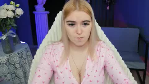 stef_nicks online show from February 5, 9:01 am