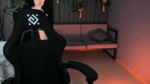 stef_nicks online show from March 29, 9:30 am