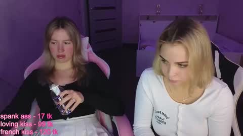 Stefany and Bettany online show from October 25, 4:03 pm