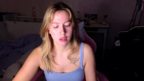 Stefany and Bettany online show from December 3, 1:46 pm