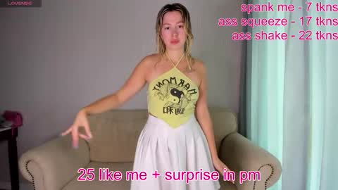 Stefany and Bettany online show from February 25, 4:44 am