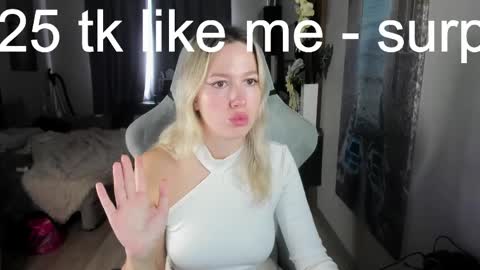 Stefany and Bettany online show from April 24, 12:08 pm