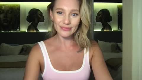 Snapshot of stella_loveu chatting on October 20, 1:36 pm Stella online show from October 20, 1:36 pm