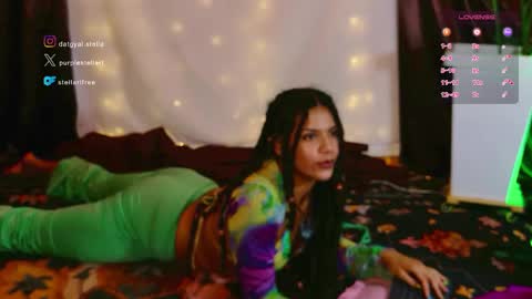stellart_ online show from June 2, 2:12 am