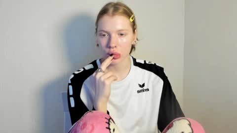 S T E L L A online show from November 6, 9:59 am