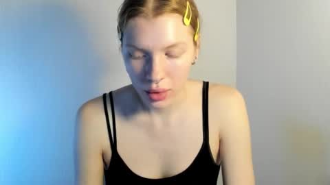 S T E L L A online show from November 7, 10:10 am