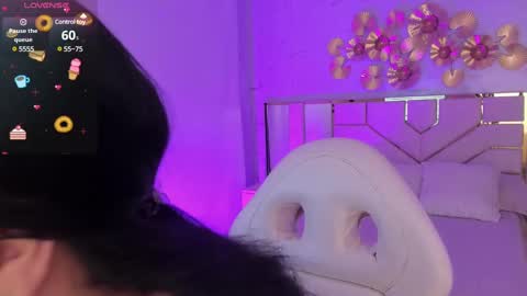 Snapshot of stephania_diamond chatting on December 15, 3:02 am         online show from December 15, 3:02 am