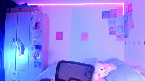 Stephanie  online show from February 18, 11:52 pm