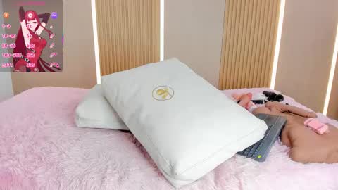 Stephany online show from February 25, 8:29 pm