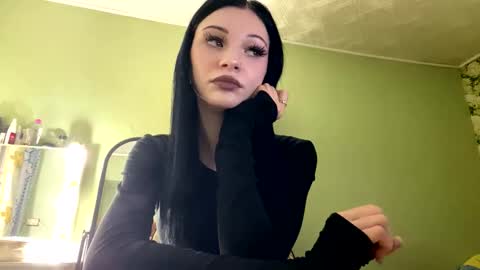 StephanI online show from November 24, 11:45 am