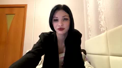 StephanI online show from December 16, 9:37 am