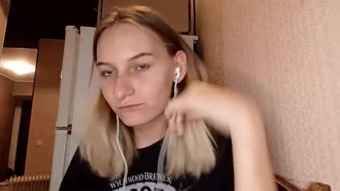 Eva online show from November 3, 7:40 pm