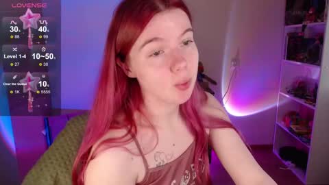 Snapshot of strawberry_juli chatting on October 24, 8:32 am Juli online show from October 24, 8:32 am