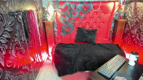 Yunna online show from February 11, 12:15 pm